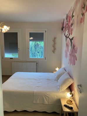 2 makuuhuonetta, vauvan matkasänky, Wi-Fi, vuodevaatteet
