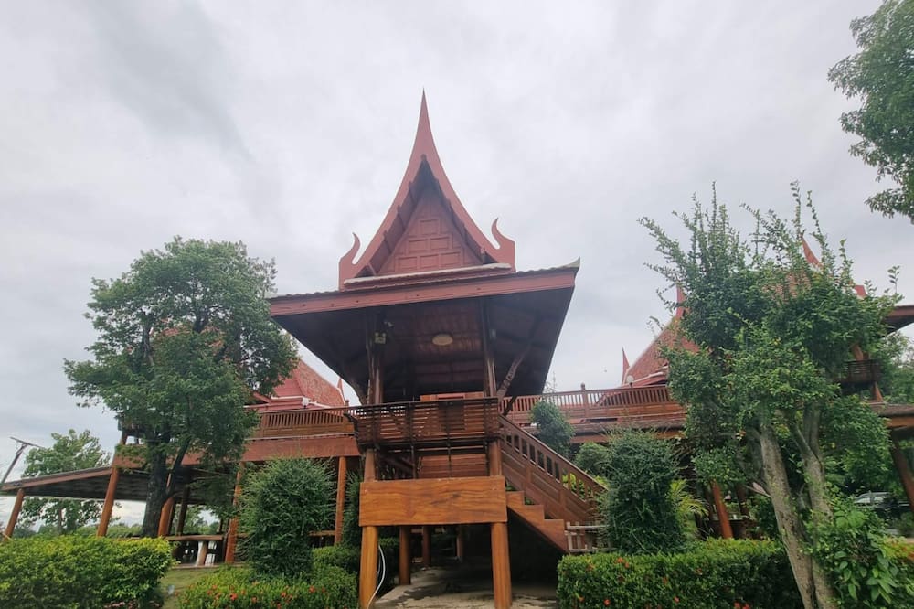 Metathsana Resort