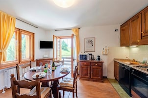 Standard Apartment, 1 Bedroom, Balcony (Armonia Apartment with Private Garden) | Private kitchen