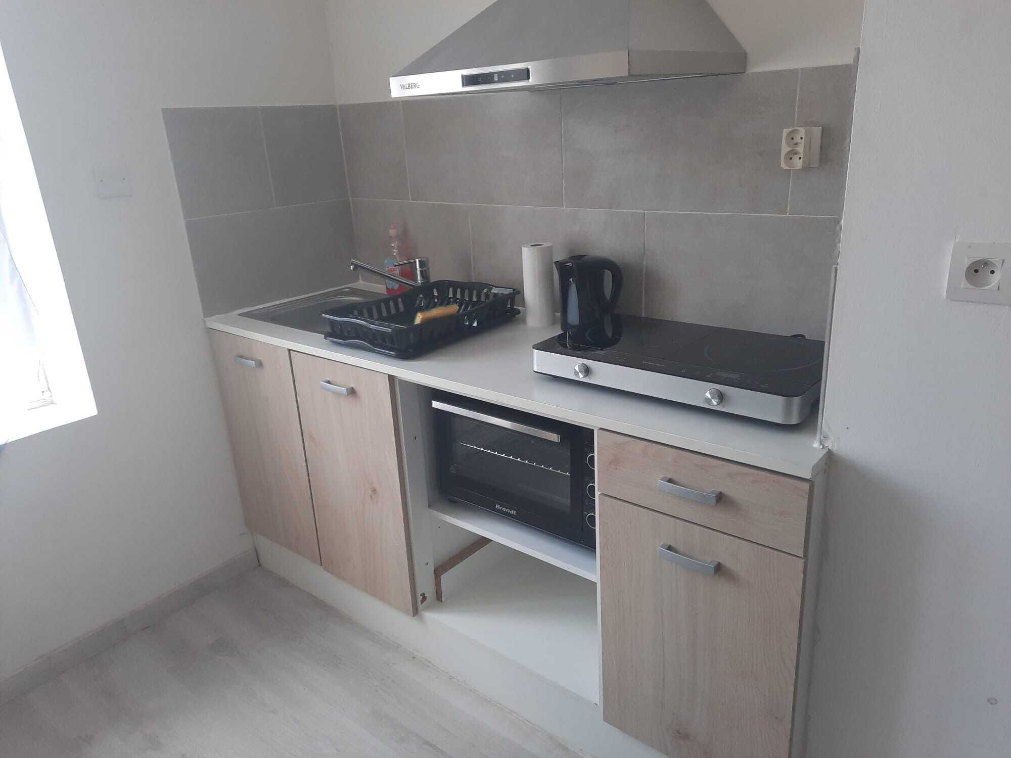 Kylskåp, mikrovågsugn, ugn och spishäll