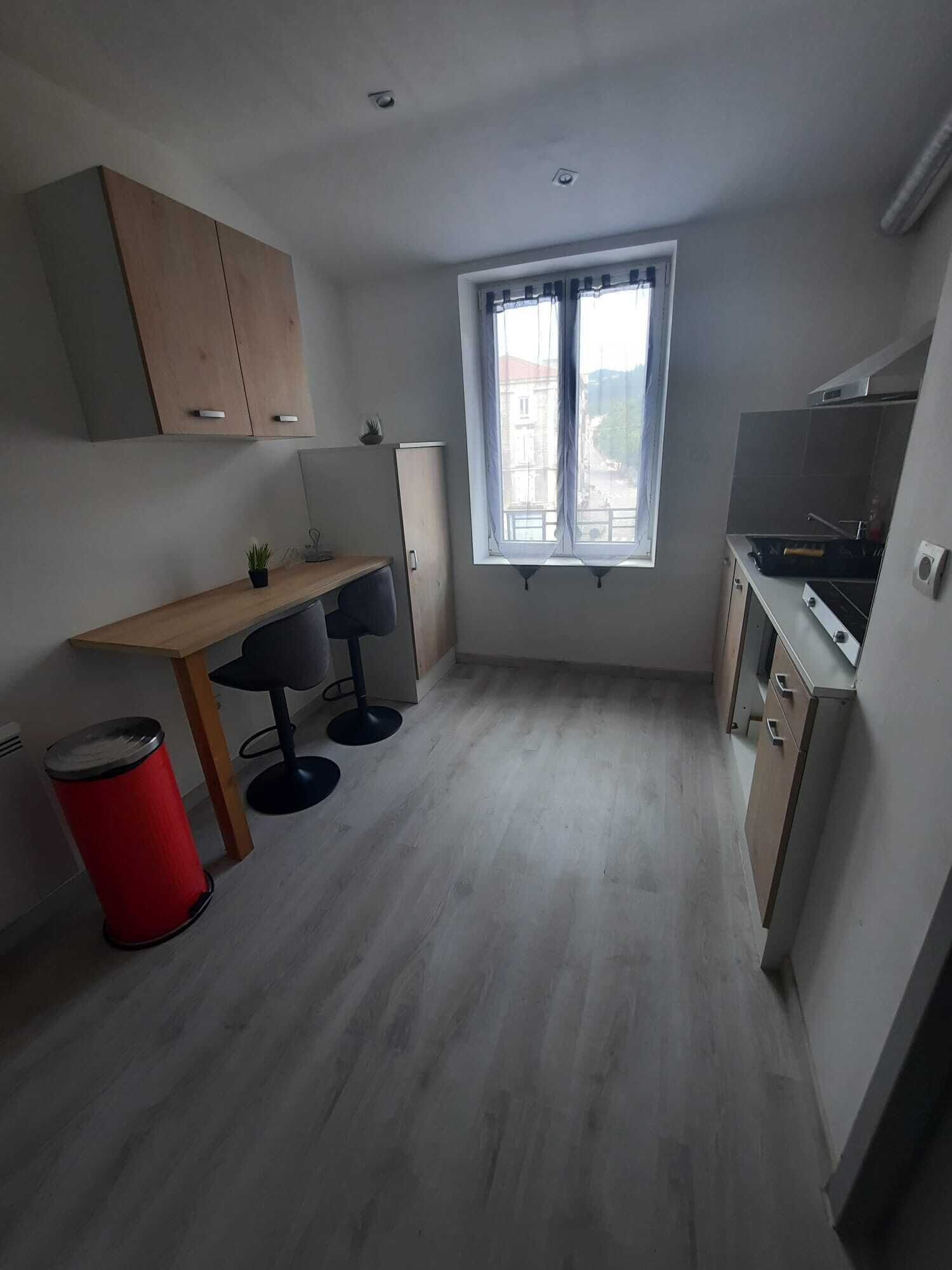 Kylskåp, mikrovågsugn, ugn och spishäll