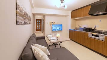 Apartament Deluxe | Decoració individual, mobiliari individual i escriptori