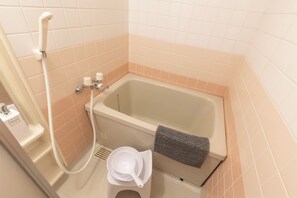 Deluxe Apartment | Bathroom