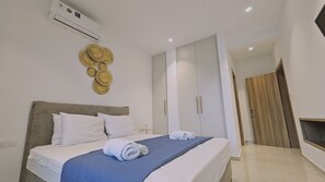 3 bedrooms, in-room safe, iron/ironing board, free WiFi