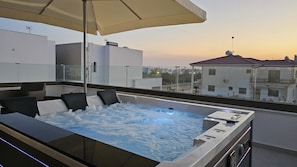 Bañera de hidromasaje exterior