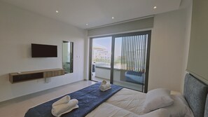 3 bedrooms, in-room safe, iron/ironing board, free WiFi