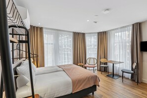 1 chambre, décoration personnalisée, ameublement personnalisé, bureau