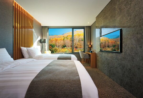 Superior Twin Room, Mountain View | Soundproofing, free WiFi, bed sheets