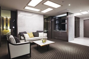 Executive Suite Room | Zona de estar | Una televisión LCD, Netflix, servicios de streaming