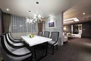 Royal Suite Room | Sistema de insonorización, wifi gratis, ropa de cama