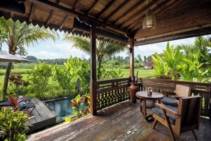 Villa with Garden View with Free Daily Afternoon Tea | 阳台景观