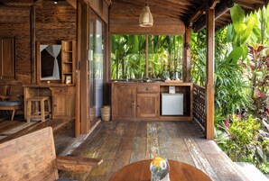 Villa with Garden View with Free Daily Afternoon Tea | 客房内保险箱、办公桌、熨斗/熨板、折叠床/加床（额外收费）