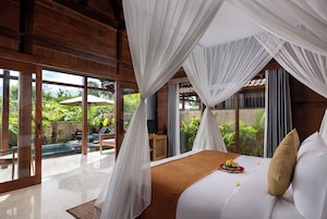 Deluxe Villa with Free Daily Afternoon Tea | In-room safe, desk, iron/ironing board, rollaway beds