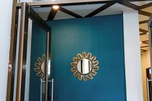 Télévision LED de 40 pouces avec chaînes par satellite