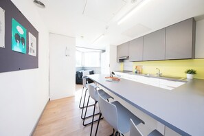 Shared kitchen - Student Only Ensuite Room in Apt London (London)