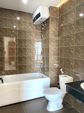 Luxury Studio, Ocean View | Bathroom | Shower, free toiletries, hair dryer, towels - BAMBOO BEACH HOTEL (Da Nang)
