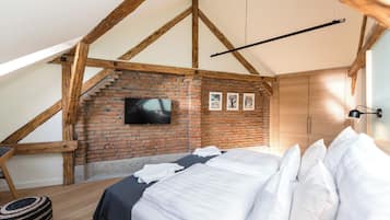 Habitación doble Deluxe | Caja de seguridad en la habitación y escritorio