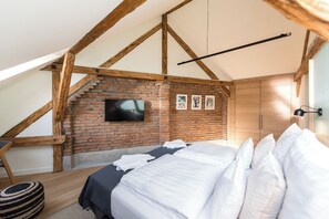 Deluxe Double Room | In-room safe, desk, laptop workspace, soundproofing - Isabella Boutique Hotel (Sfantu Gheorghe)