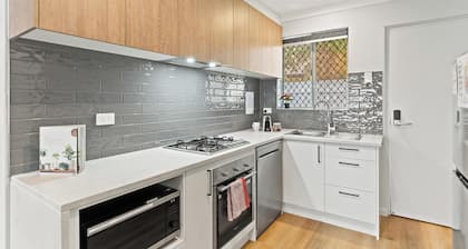 No stairs, Payneham South cosy 2BR unit 4. Linen hire inc. + Aircon throughout.