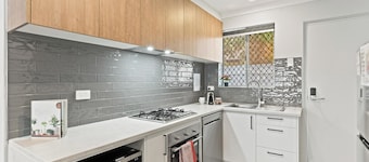 No stairs, Payneham South cosy 2BR unit 4. Linen hire inc. + Aircon throughout.