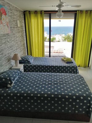 2 chambres, fer et planche à repasser, Wi-Fi, draps fournis