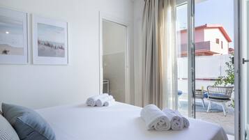 Zimmersafe, Schreibtisch, laptopgeeigneter Arbeitsplatz