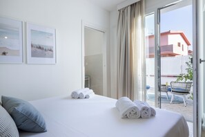 In-room safe, desk, laptop workspace, blackout curtains