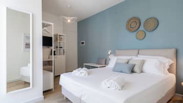 Zimmersafe, Schreibtisch, laptopgeeigneter Arbeitsplatz