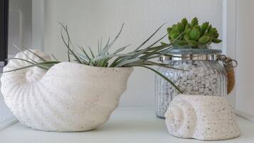 Zimmersafe, Schreibtisch, laptopgeeigneter Arbeitsplatz