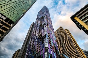 Building design - Mega Style Apartments Light House (Melbourne)