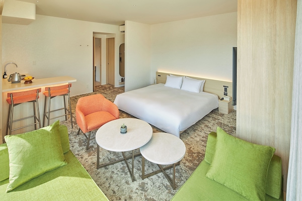 King, Non Smoking | In-room safe, blackout drapes, free WiFi, bed sheets