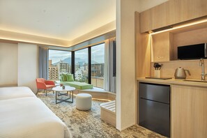 Queen Twin, Non Smoking | Private kitchen