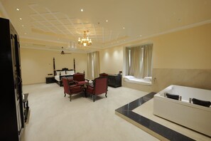 Maharaja Grand Suite | Coffre-fort, bureau, espace de travail pour ordinateurs portables