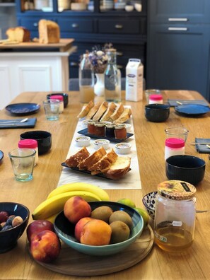 Free daily buffet breakfast  - L'Hôtel Particulier du 12 (Niort)