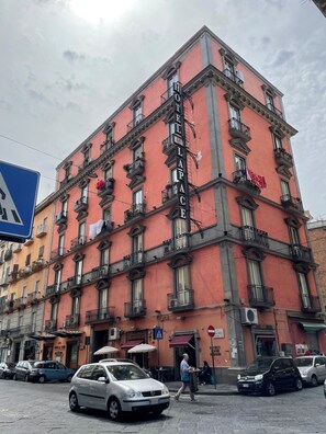 Front of property - Le Porte di Napoli - Rooms (Naples)