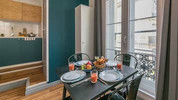 Se ofrece un desayuno continental (12 EUR por persona)