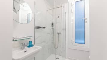 Studio | Bathroom