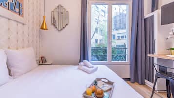 Studio | 1 bedroom, in-room safe, iron/ironing board, free WiFi