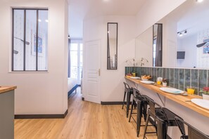 Appartement | Een kluis op de kamer, een strijkplank/strijkijzer, gratis wifi