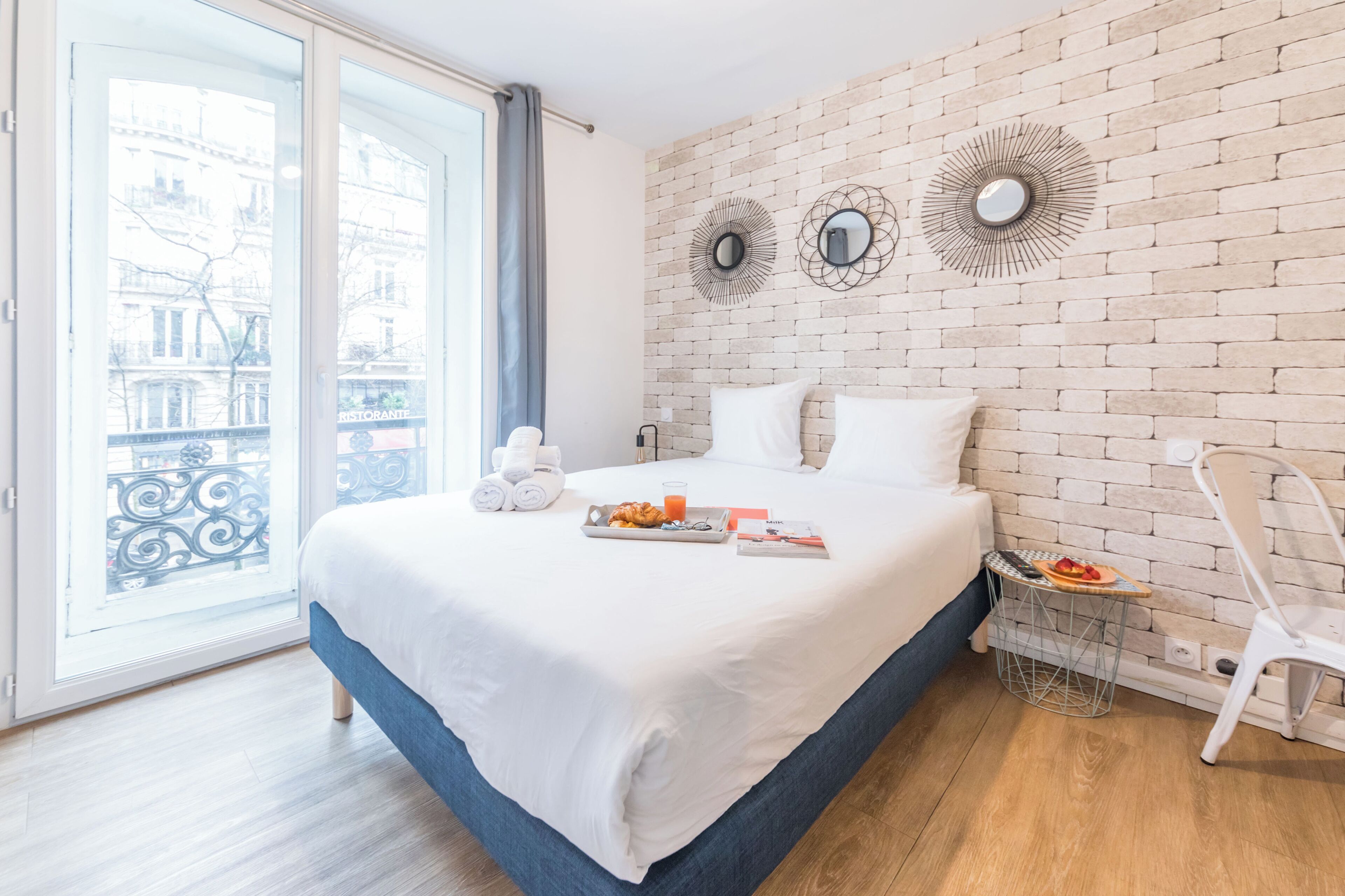 Caixa forta a l'habitació, planxa i posts de planxar i wifi gratuïta 