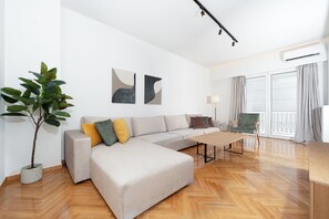 Deluxe Apartment, 3 Bedrooms, Balcony, City View | Living room | 50-inch TV with cable channels - Kolonaki Elegant Apartment with Balcony (Athens)