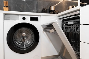 Deluxe Apartment, 3 Bedrooms, Balcony, City View | Private kitchen - Kolonaki Elegant Apartment with Balcony (Athens)