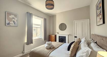 2 Bed House near York train station, sleeps 4