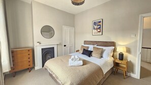 2 Schlafzimmer, BĂŒgeleisen/BĂŒgelbrett, WLAN, BettwĂ€sche