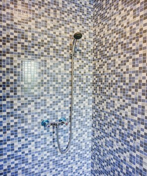 Shower - Collection O Almasarra Residence Near Ring Road Medan (Medan)