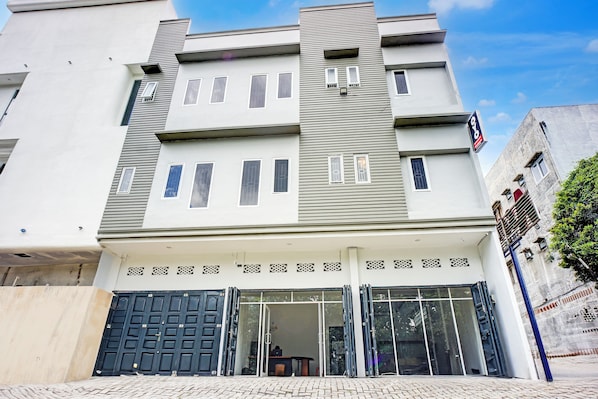 Exterior - Collection O Almasarra Residence Near Ring Road Medan (Medan)