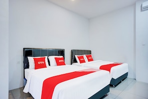 Family Suite | Desk, free WiFi, bed sheets
