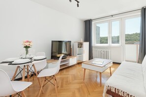 Apartment, 1 Bedroom, Balcony, Sea Facing | 1 bedroom, bed sheets