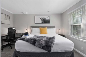 2 habitaciones, tabla de planchar con plancha, cuna de viaje y wifi 
