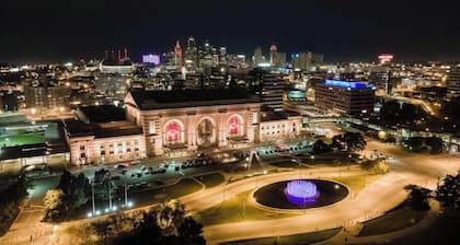 Explore KC|2BR+KingBeds|Great Location|Parking